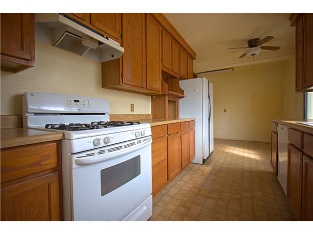 230 Capitol Dr photo