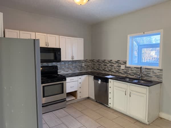 468 Bellows St photo
