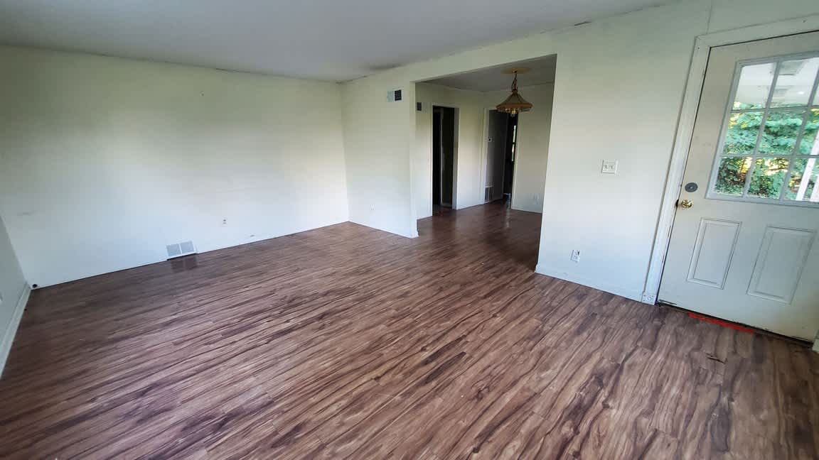 5131 Grand River Dr NE photo