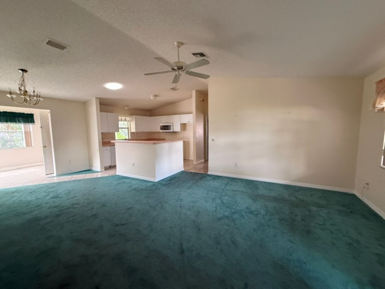 208 Aragon Ln photo