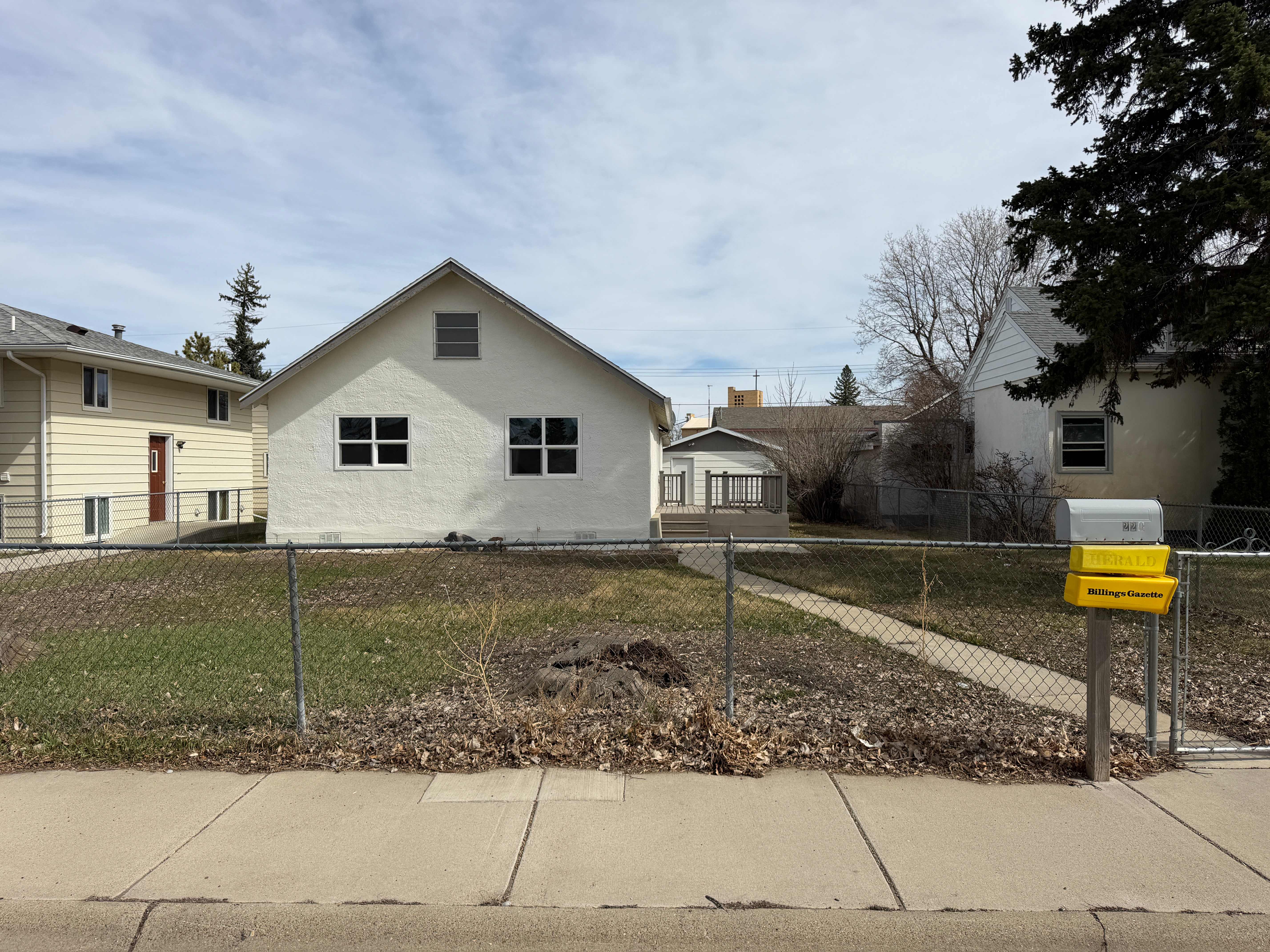 Single Family Home 2BR 1BA - 220 7th Ave SW, Sidney, MT