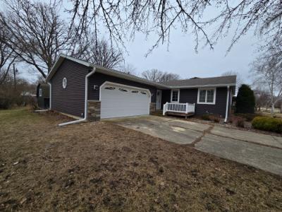 Photograph of 905 22nd Ave SW, Austin, MN 55912