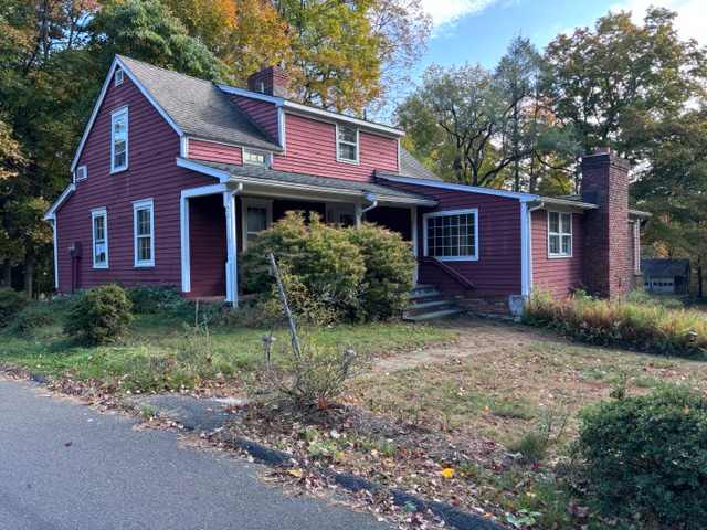 Photograph of 137 E Hunting Ridge Rd, Stamford, CT 06903