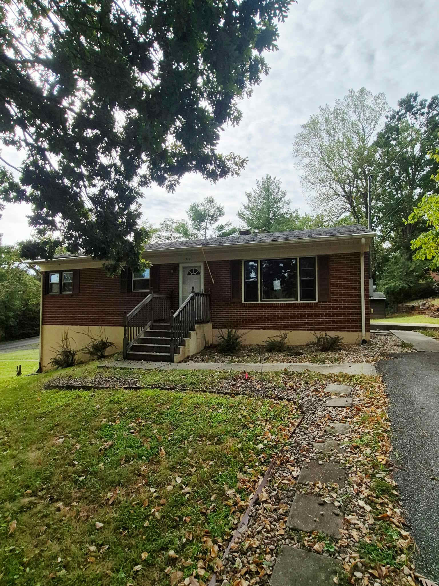Photograph of 212 Ogden Rd, Altavista, VA 24517