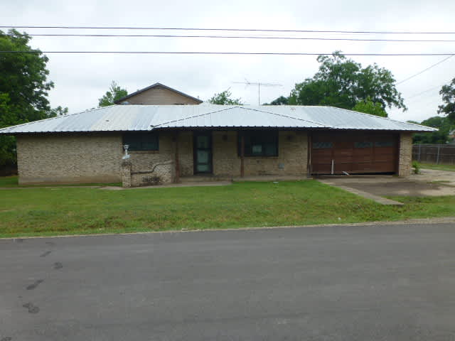 Photograph of 619 N Avenue A, Springtown, TX 76082
