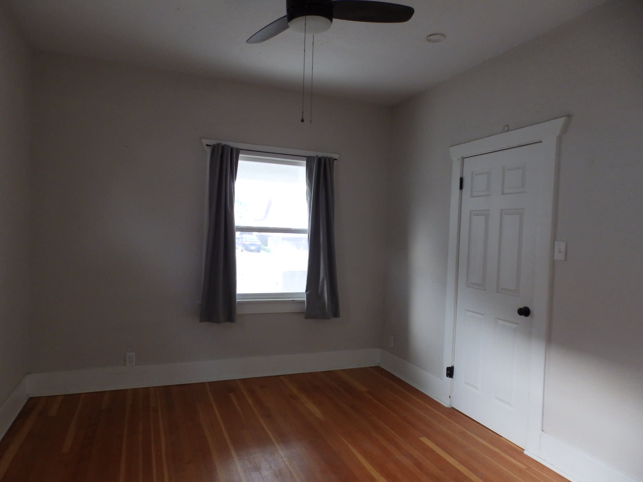 1522 E 4th St photo