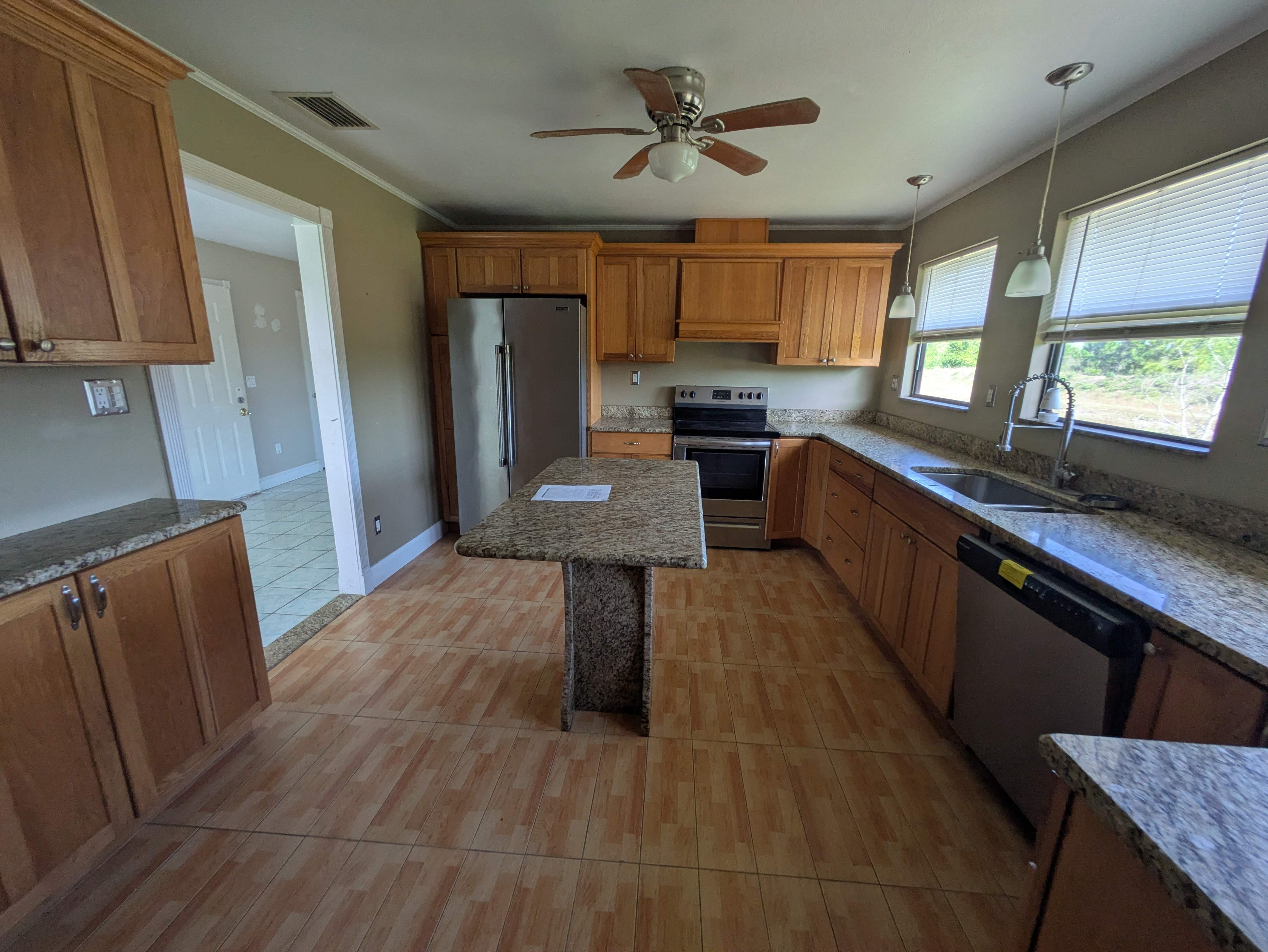 925 Foxdale Ave photo