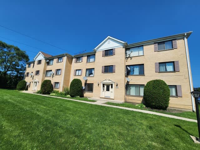 Condo 2BR 1.1BA - 9300 Hamilton Ct, Des Plaines, IL