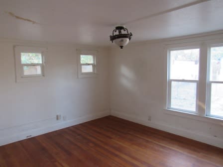 511 W Main St photo