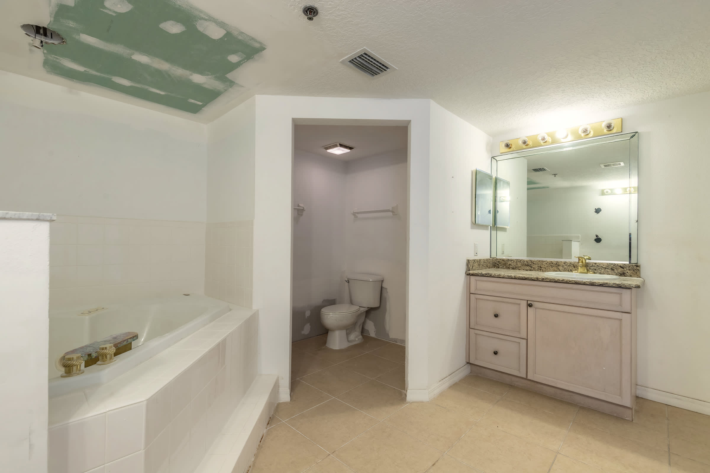 5300 S Atlantic Ave Apt3605 photo
