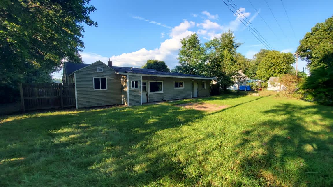 5131 Grand River Dr NE photo