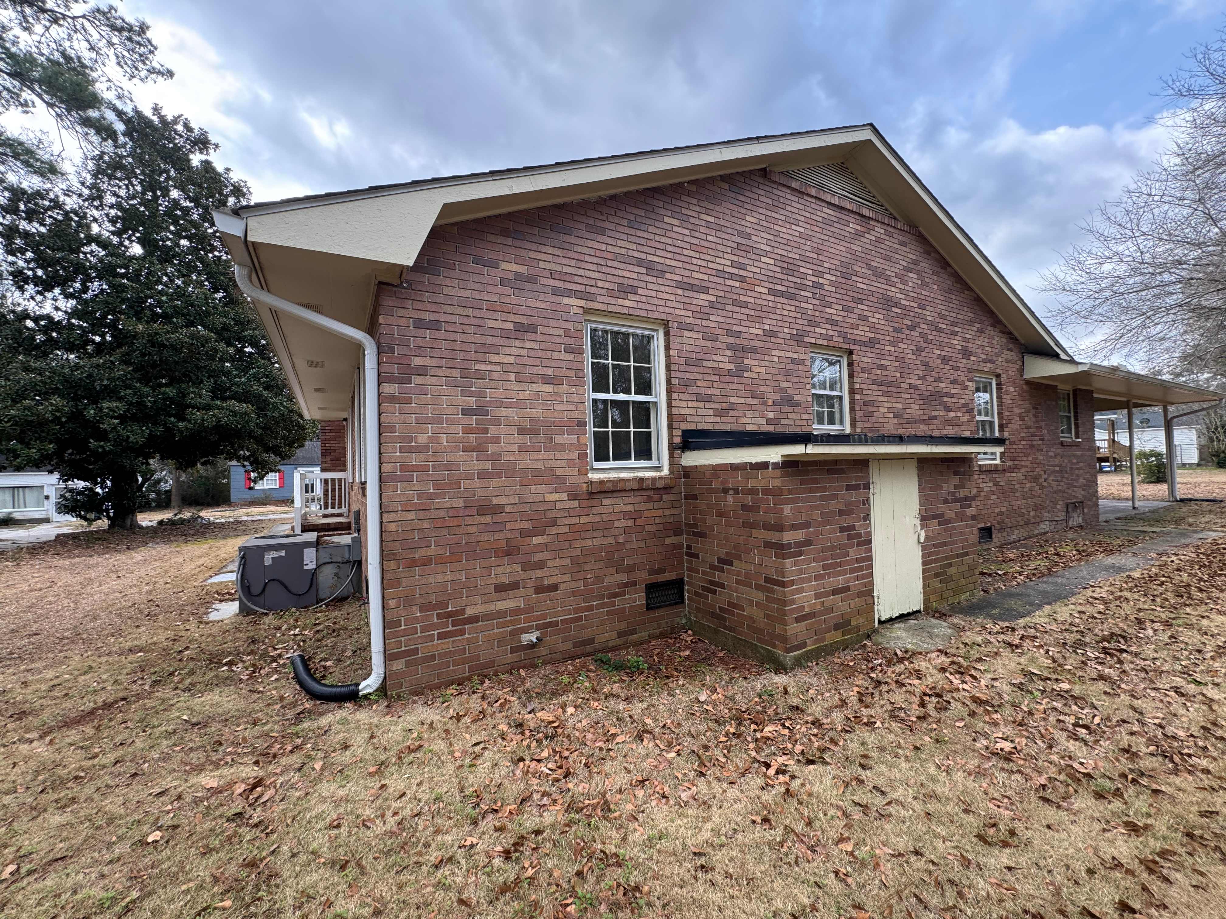 219 E Marion St photo