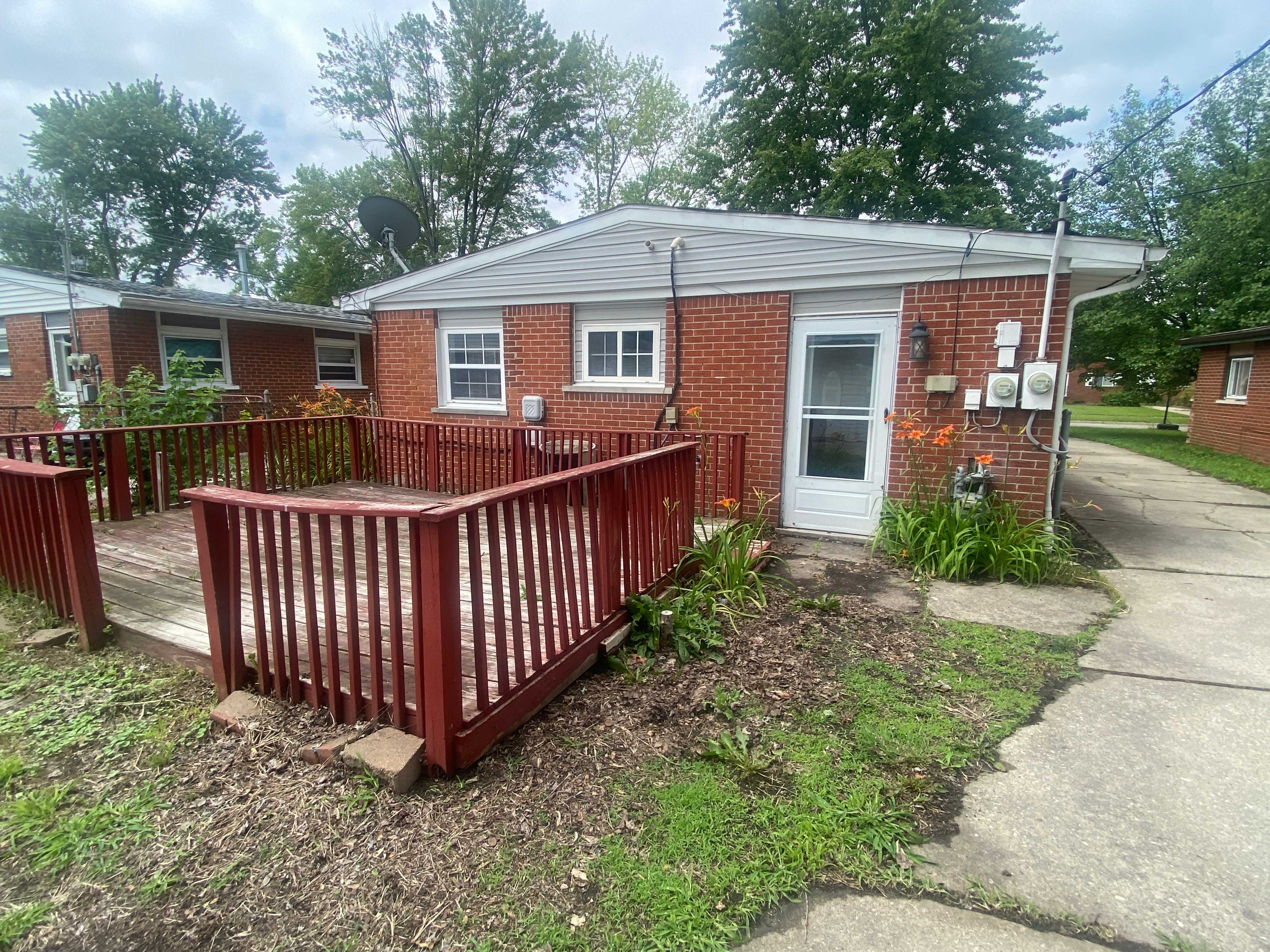 7953 Elm St photo