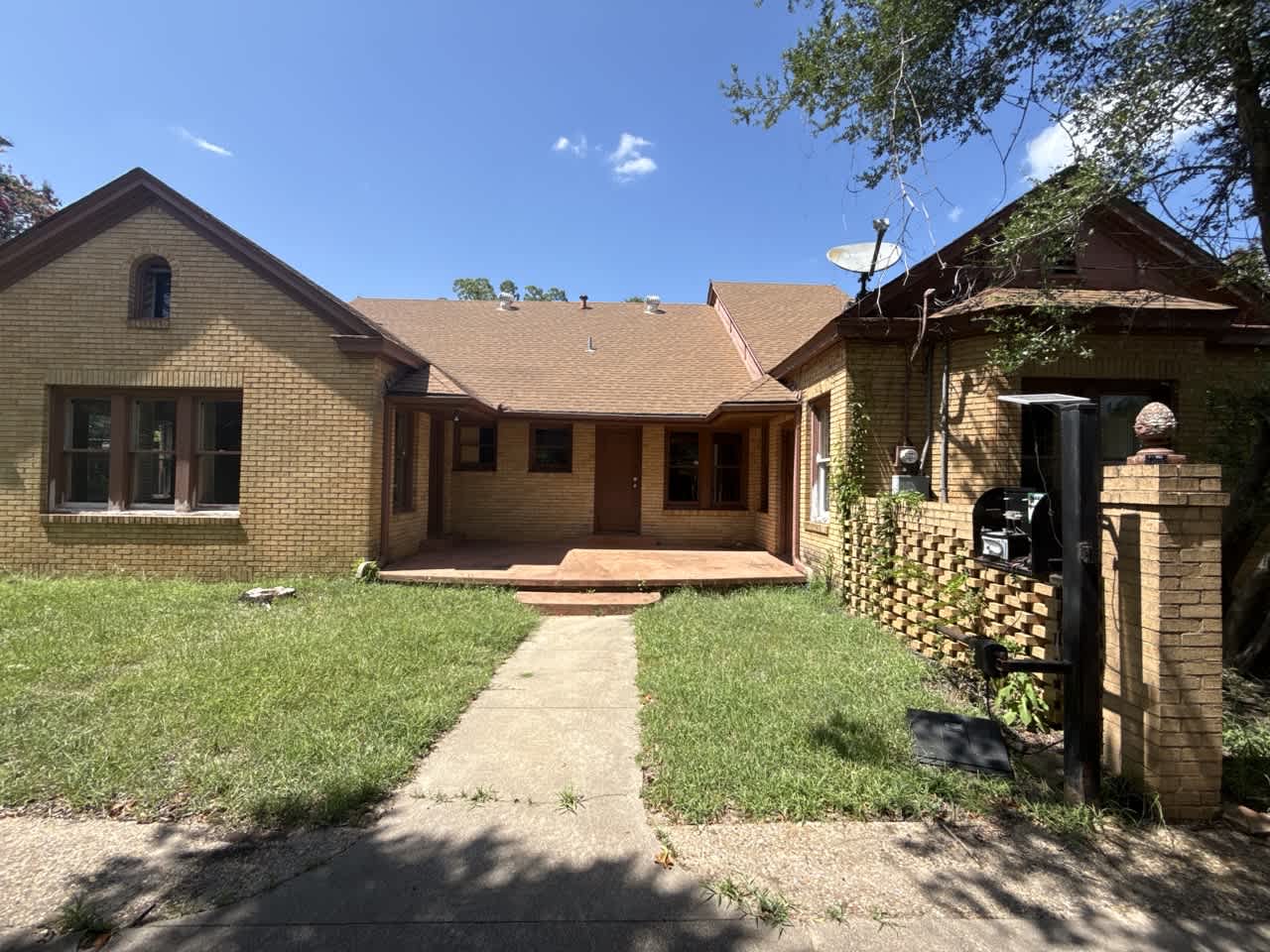 216 S Prairieville St photo