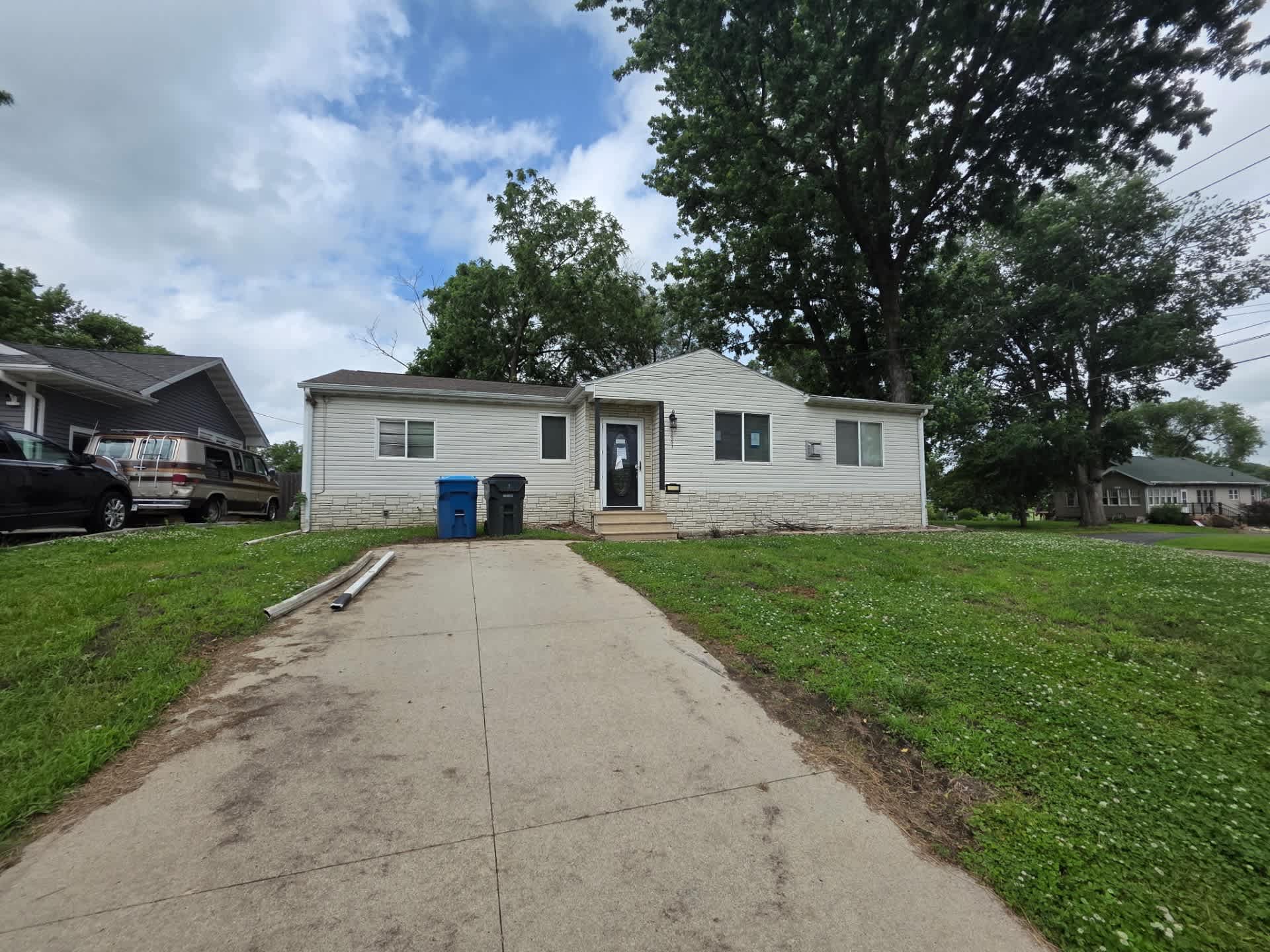 Single Family Home 4BR 2BA - 1661 Newell St, Waterloo, IA