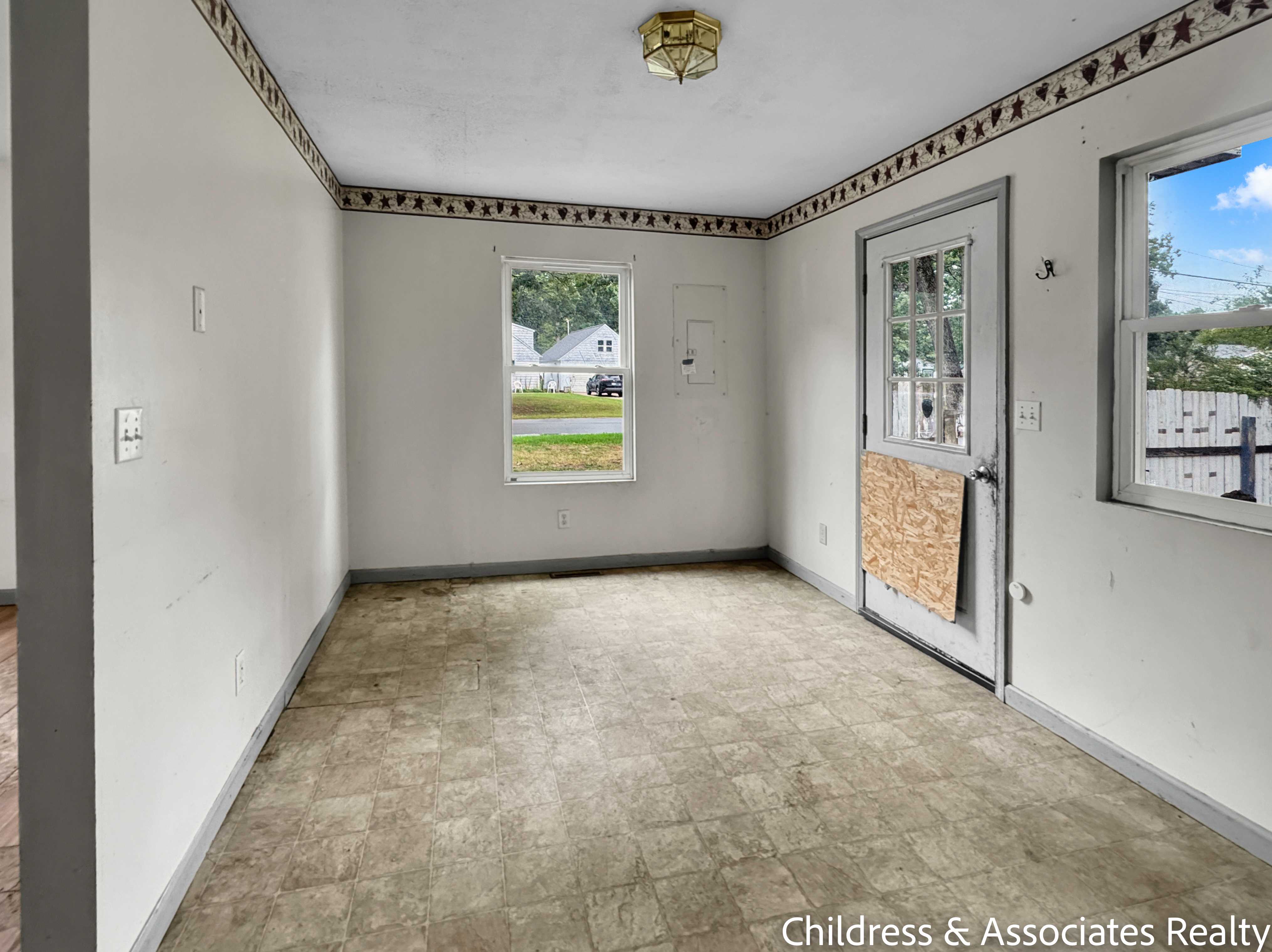 912e James St photo