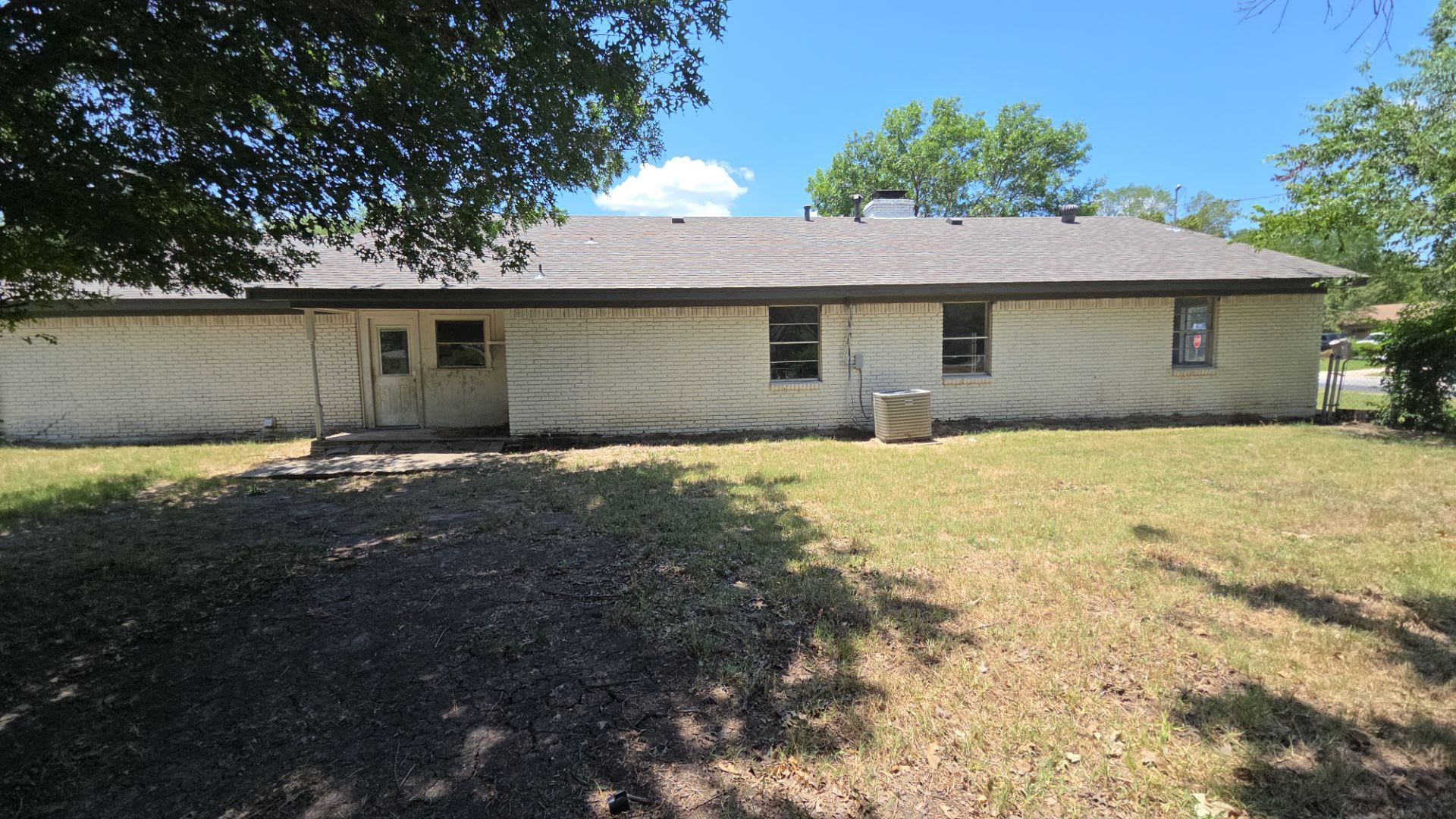 901 Crestview Dr photo