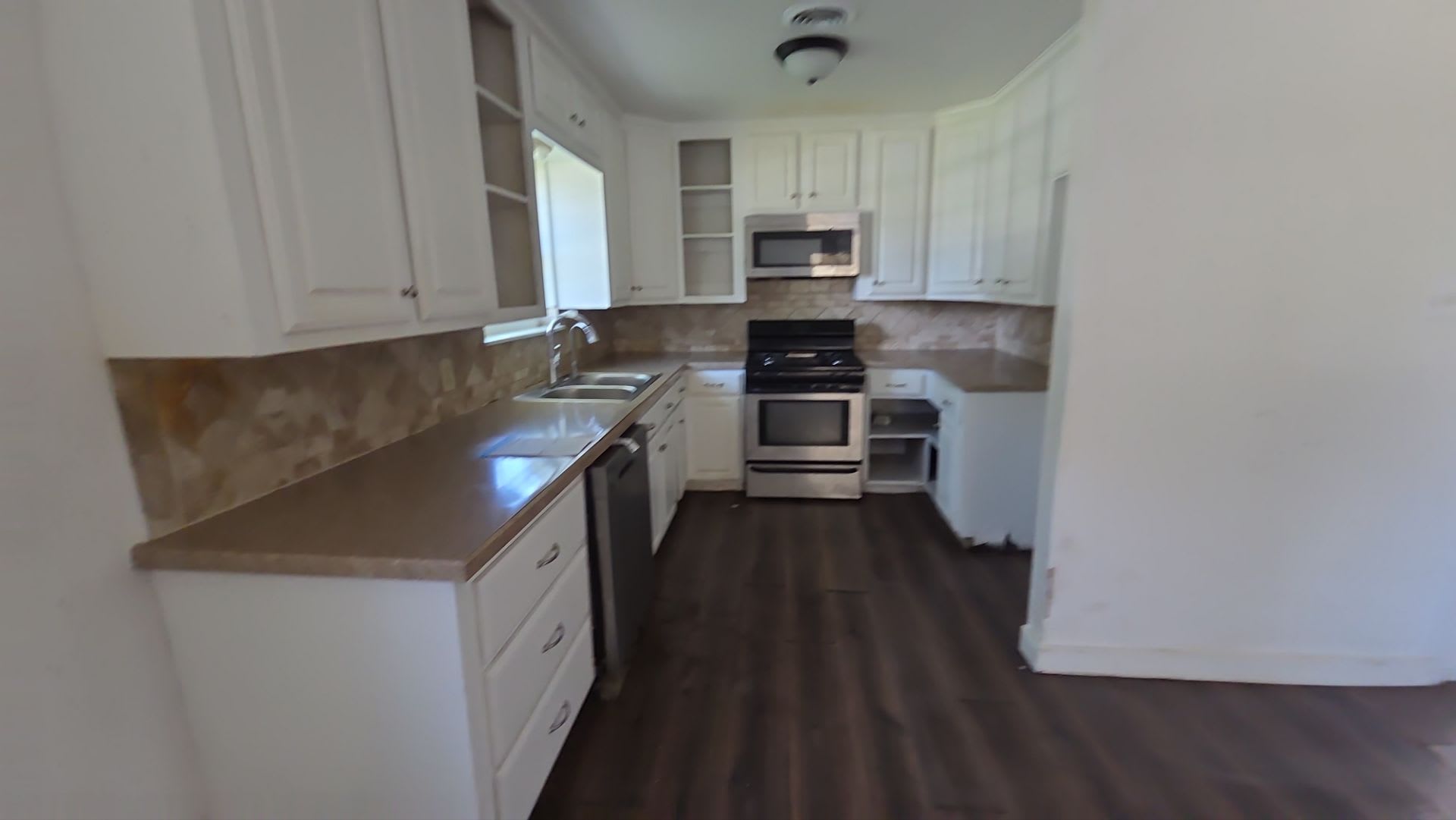 901 Crestview Dr photo