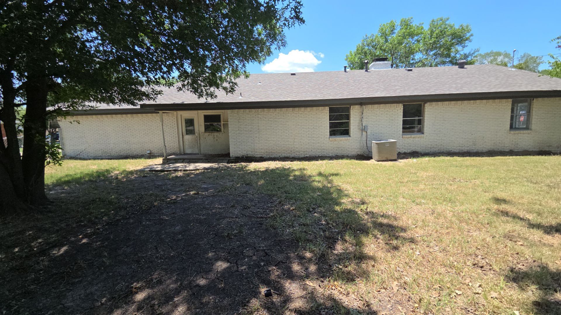 901 Crestview Dr photo