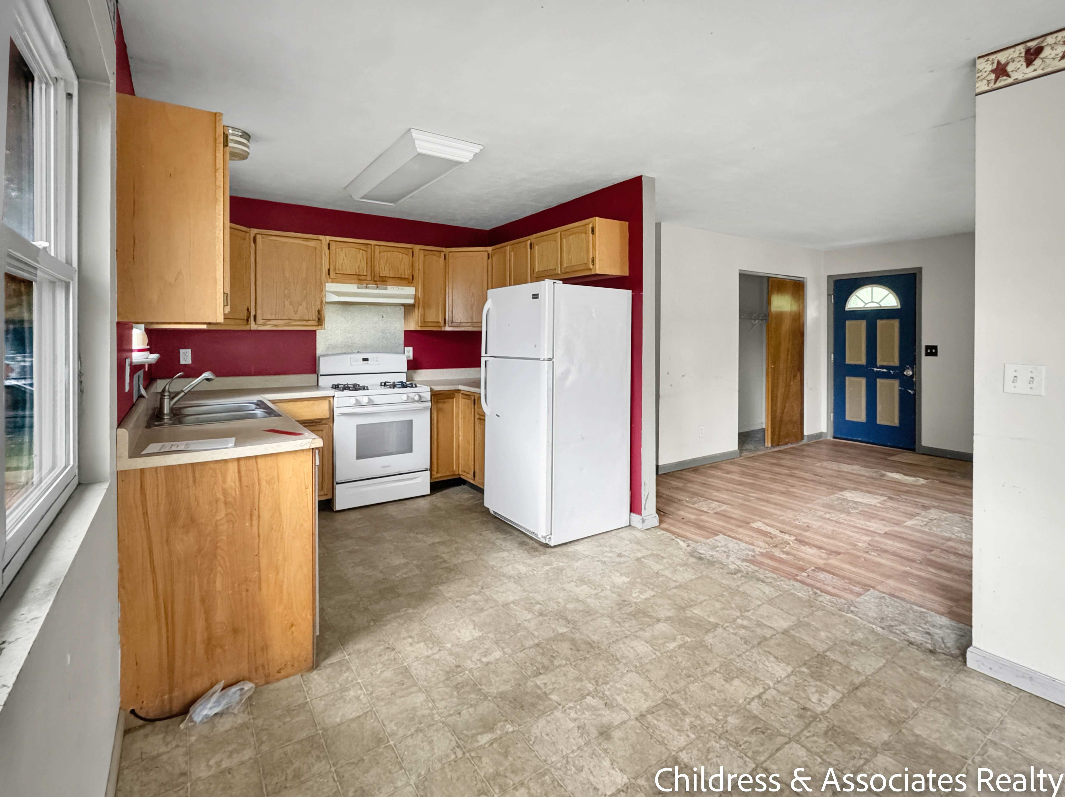 912e James St photo