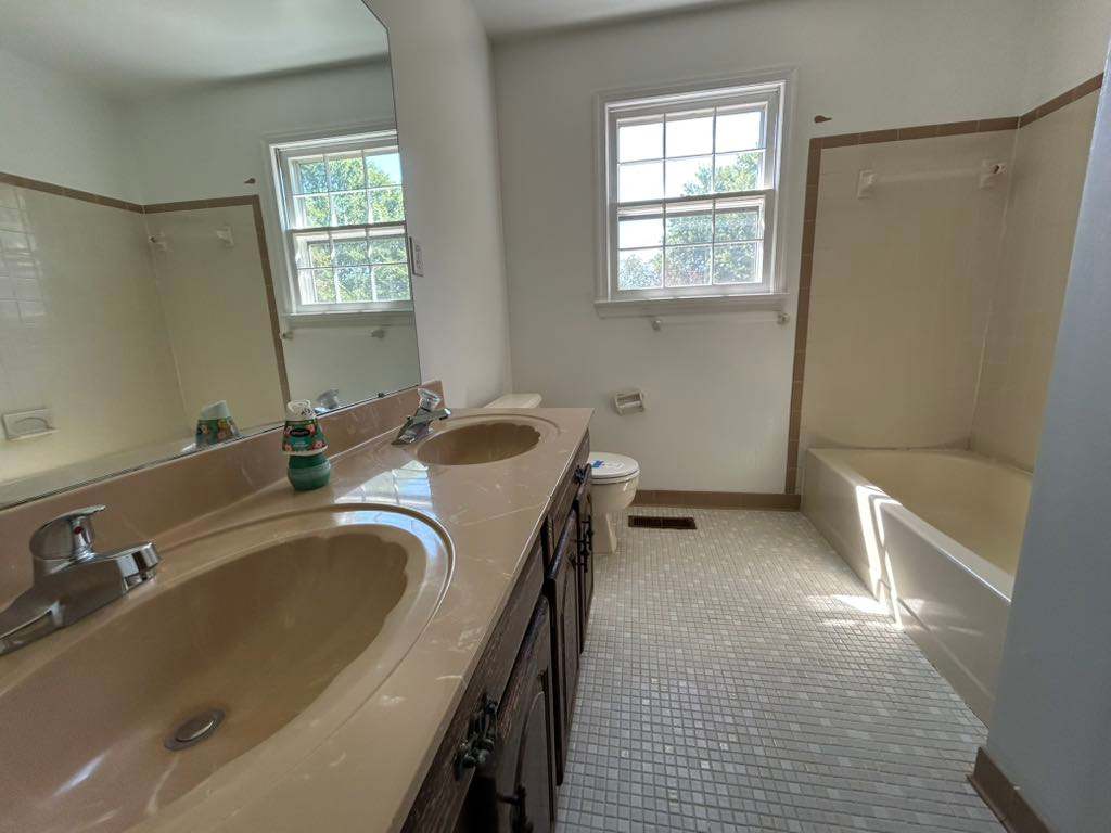3402 Williamsburg Dr photo