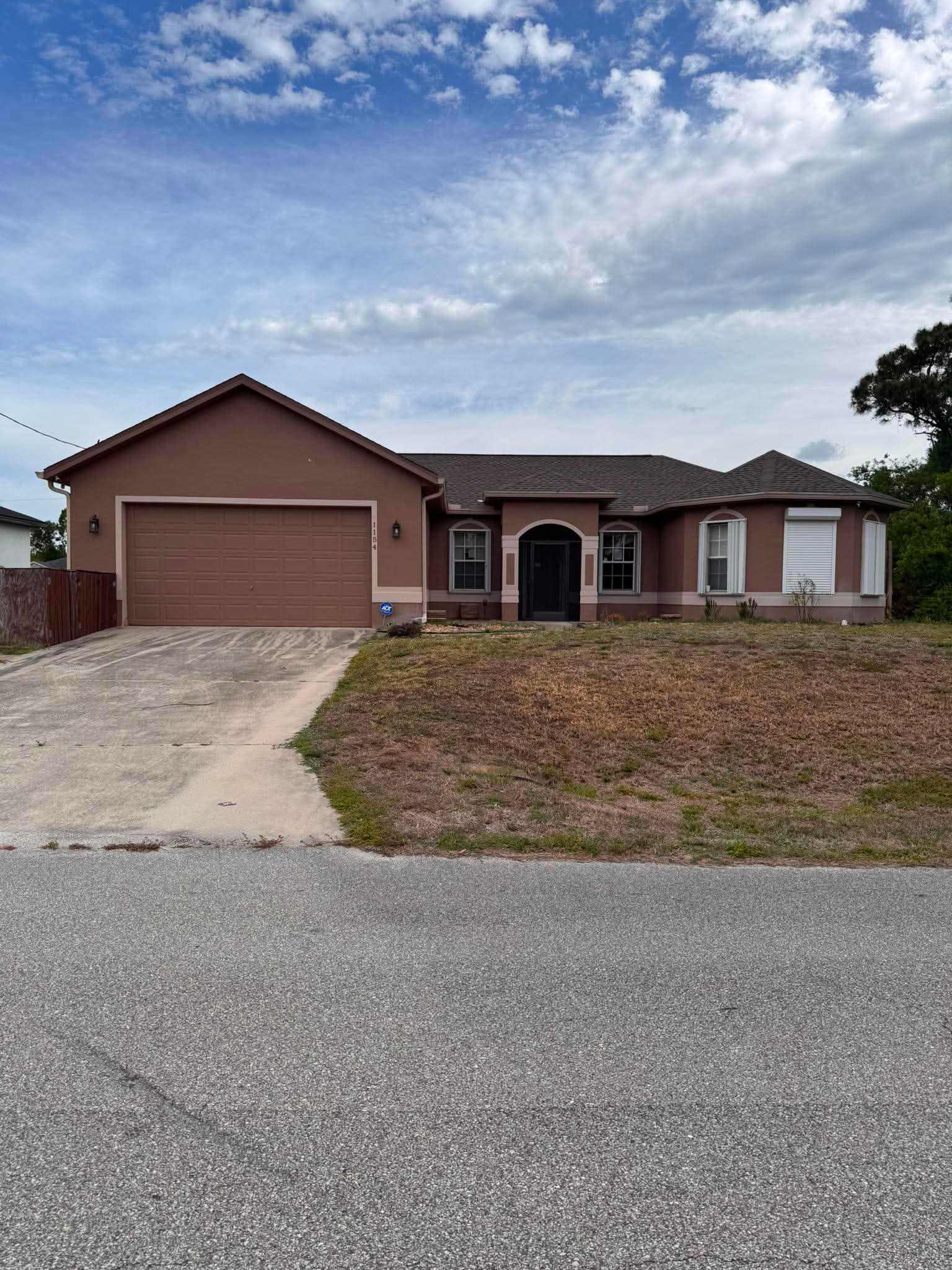 Single Family Home 3BR 2BA — 1154 Damen St E, Lehigh Acres, FL