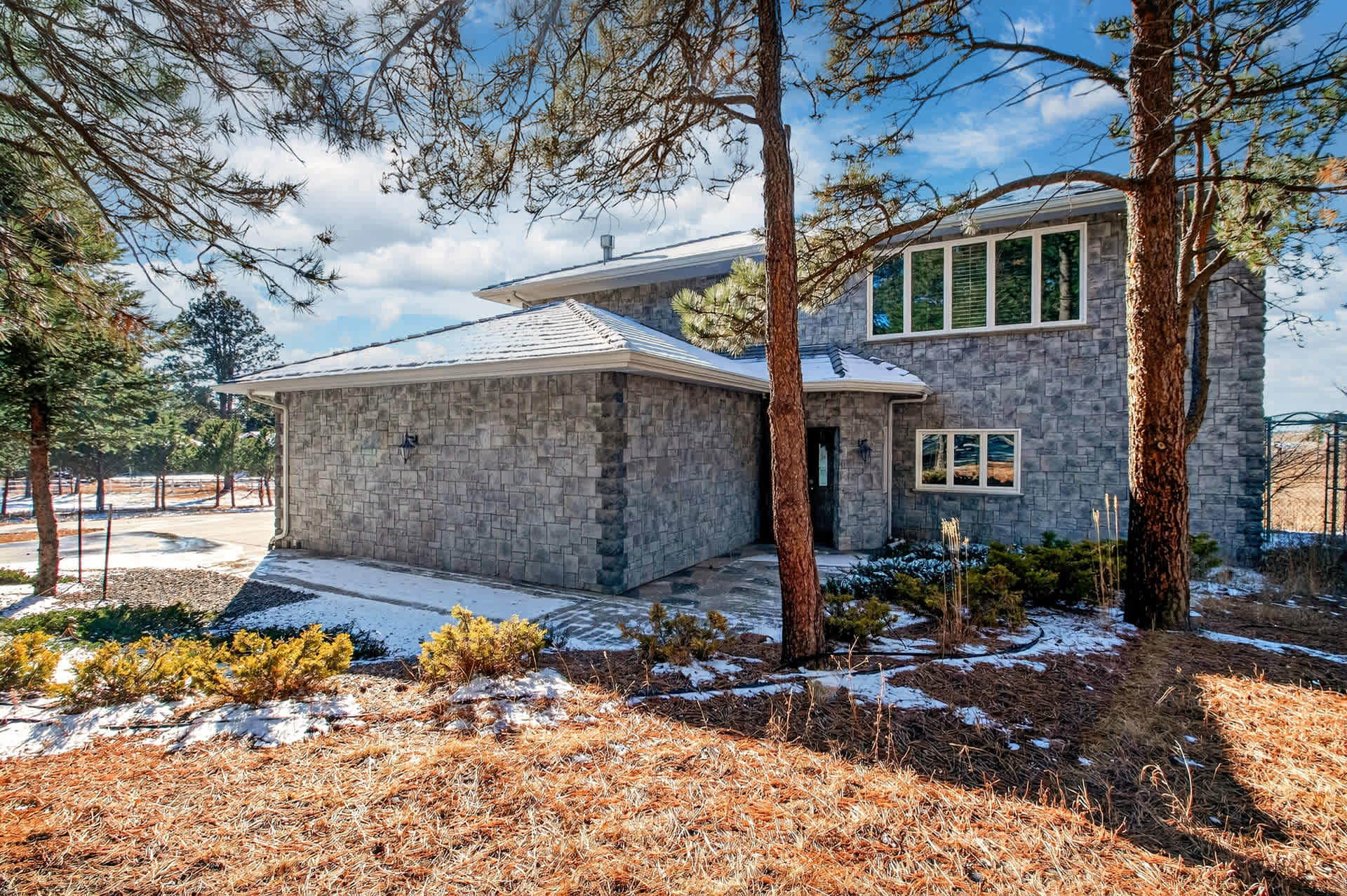 Single Family Home 4BR 3.1BA — 13950 Herring Rd, Colorado Springs, CO