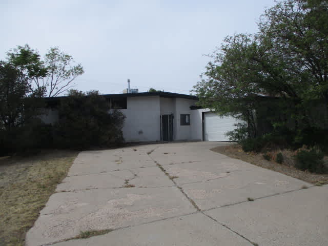 Single Family Home 4BR 2BA - 1401 Kirby St NE, Albuquerque, NM