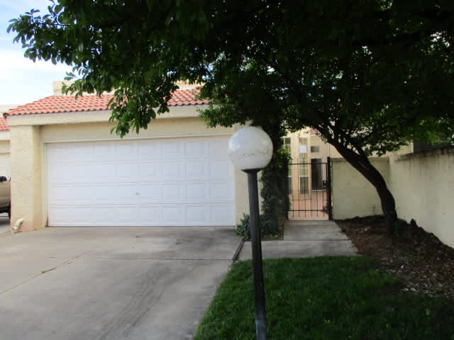 Single Family Home 2BR 2BA - 528 Eastlake Dr SE, Rio Rancho, NM
