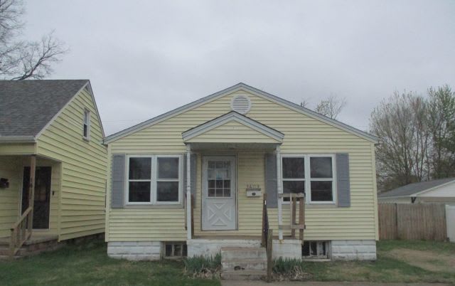 Single Family Home 2BR 1BA — 1409 South 9th St, Pekin, IL
