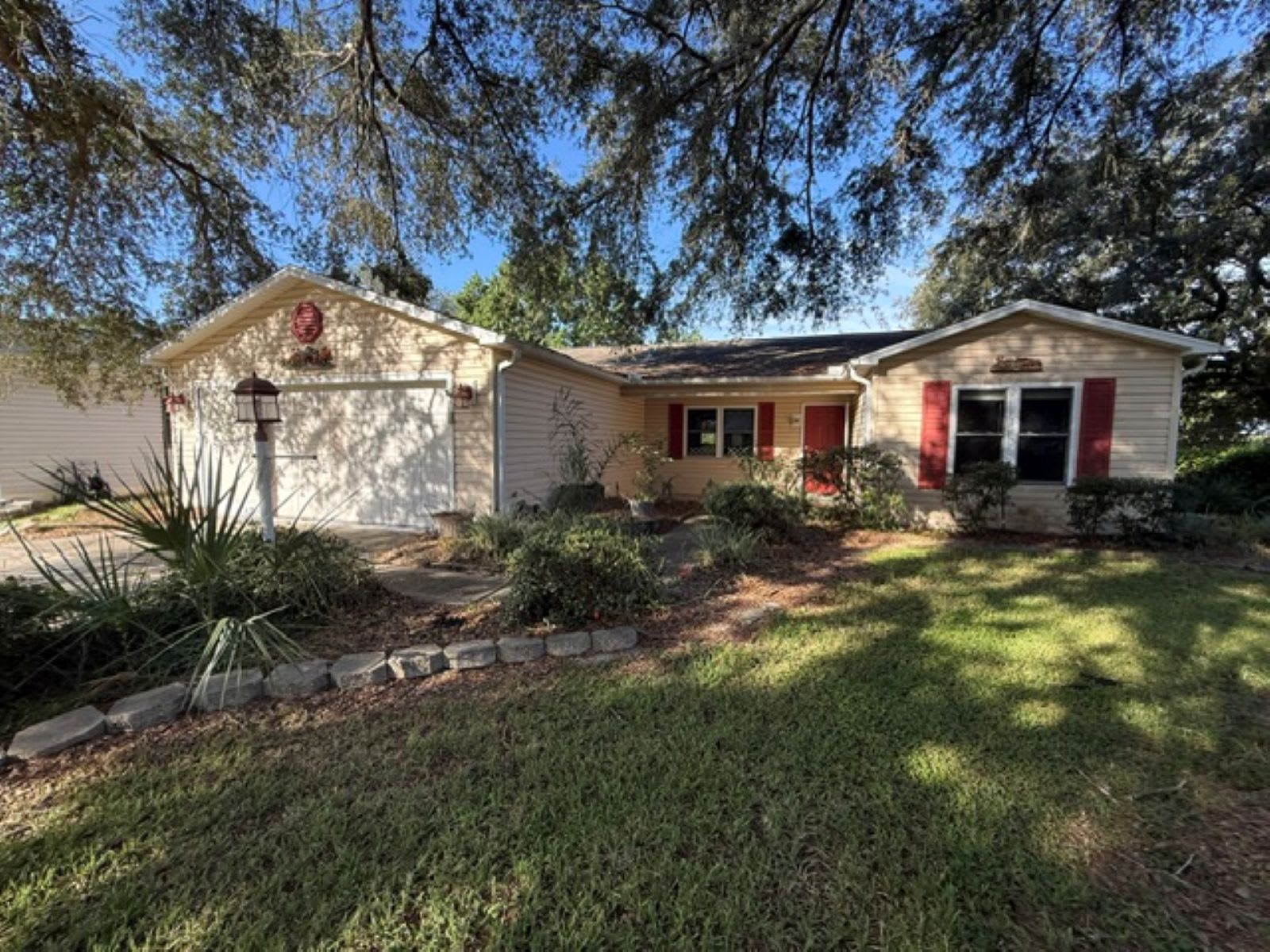 Single Family Home 3BR 2BA - 524 San Marino Dr, Lady Lake, FL