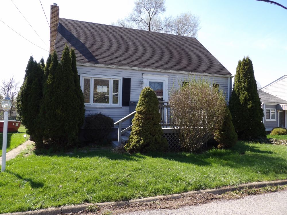 Single Family Home 2BR 1BA — 1821 W 8th St, Beaver Falls, PA