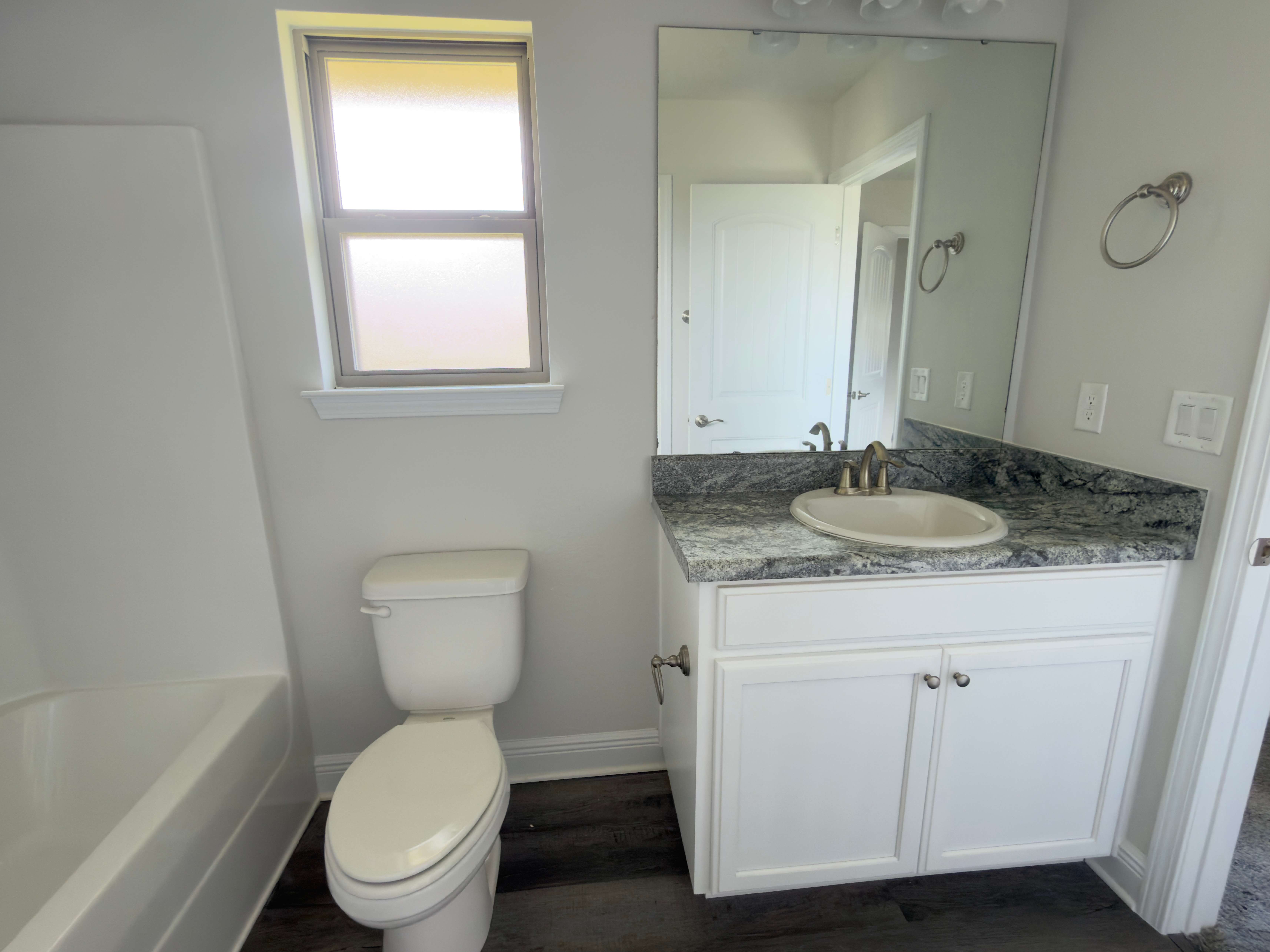 2112 Queen St photo