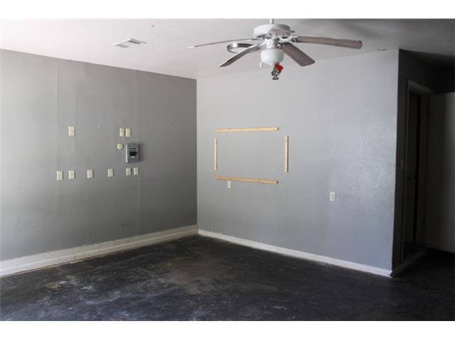 556 Hydrangea Ave photo