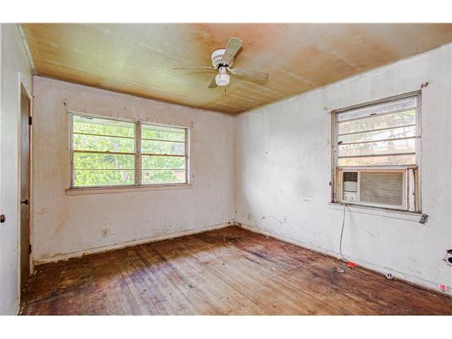 4110 Howcher St photo