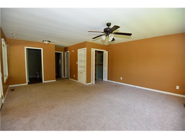 924 College St photo