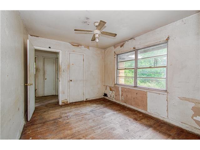 4110 Howcher St photo