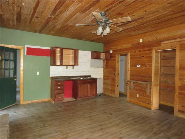 245 Eagle Ridge Dr photo
