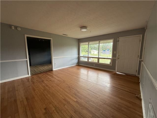 160 Meadowview Dr photo