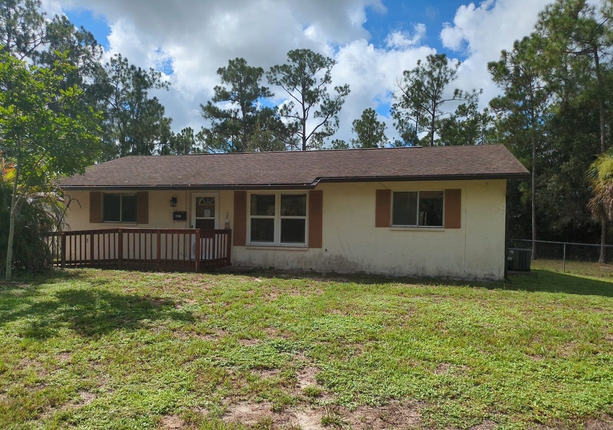 Single Family Home 3BR 1.1BA - 2104 E 9th St, Lehigh Acres, FL
