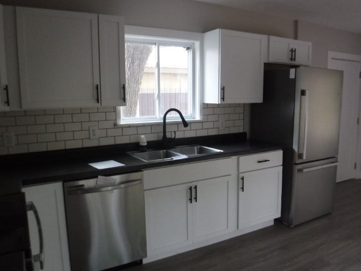 696 30th St photo