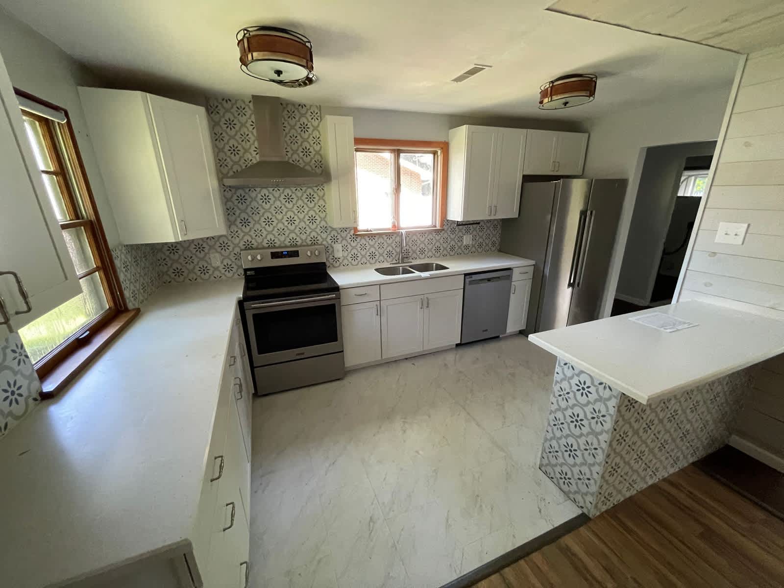 2131 Hill Crest Dr photo