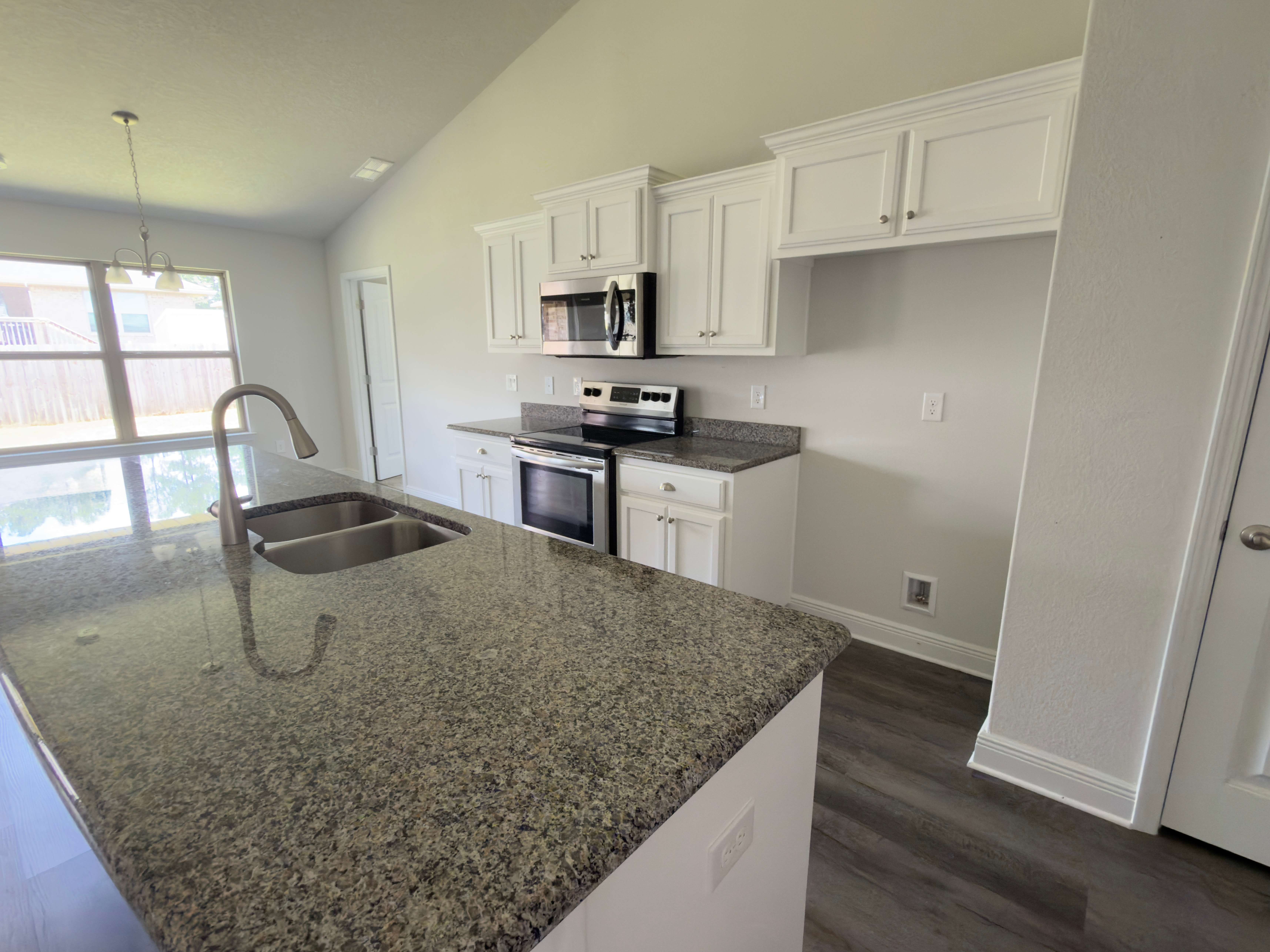 2112 Queen St photo