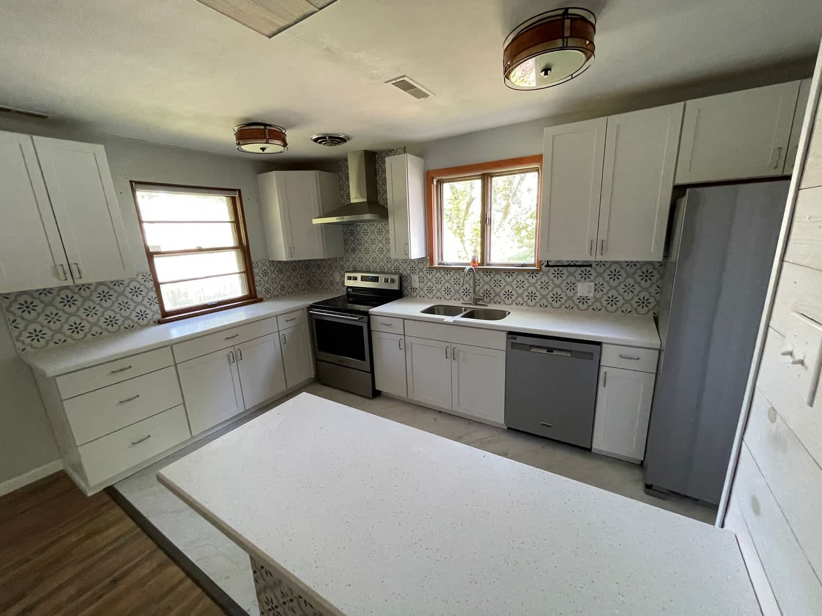 2131 Hill Crest Dr photo