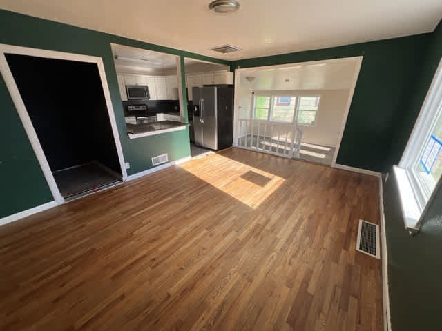 706 Airlane Ave photo
