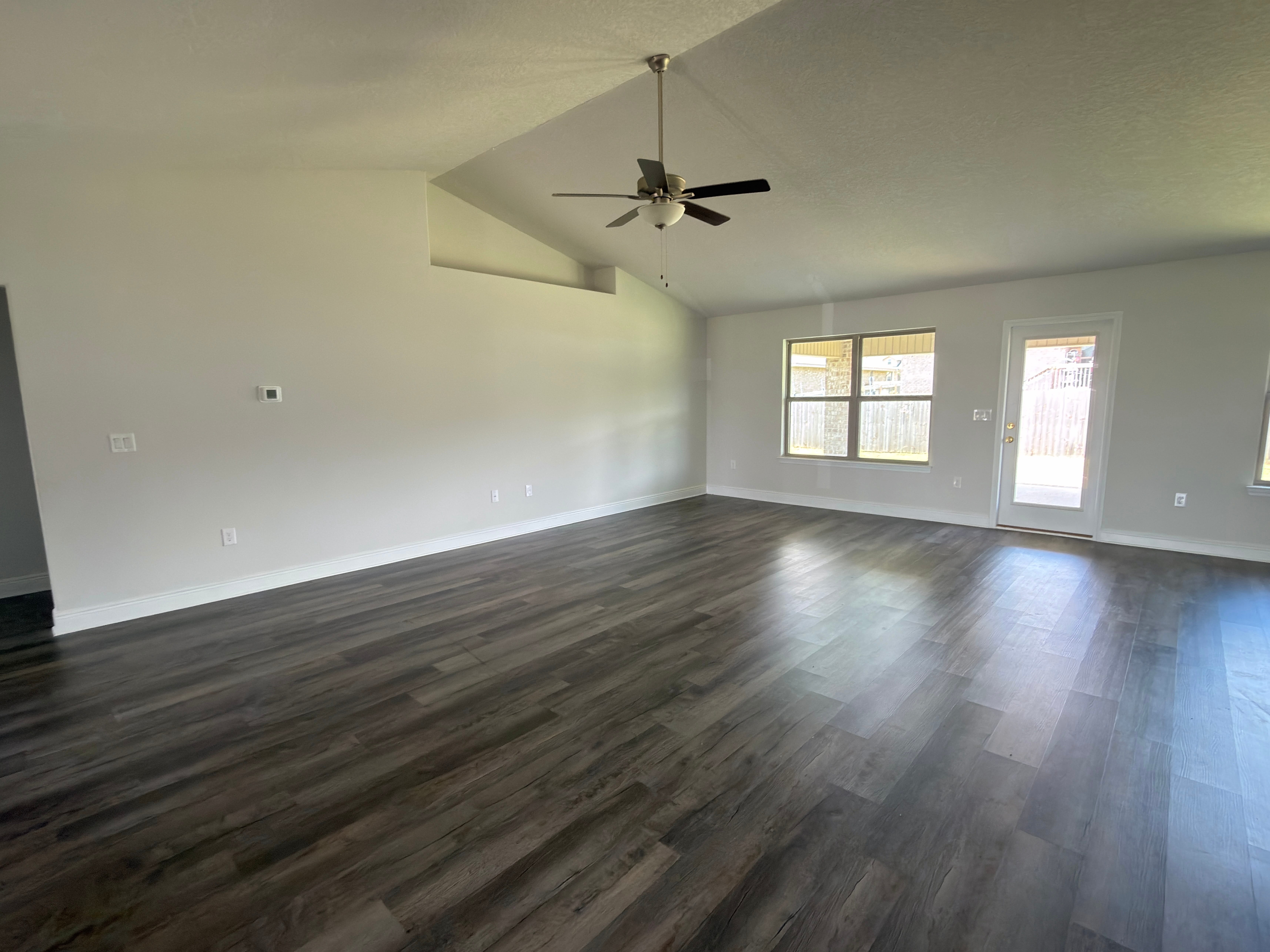 2112 Queen St photo
