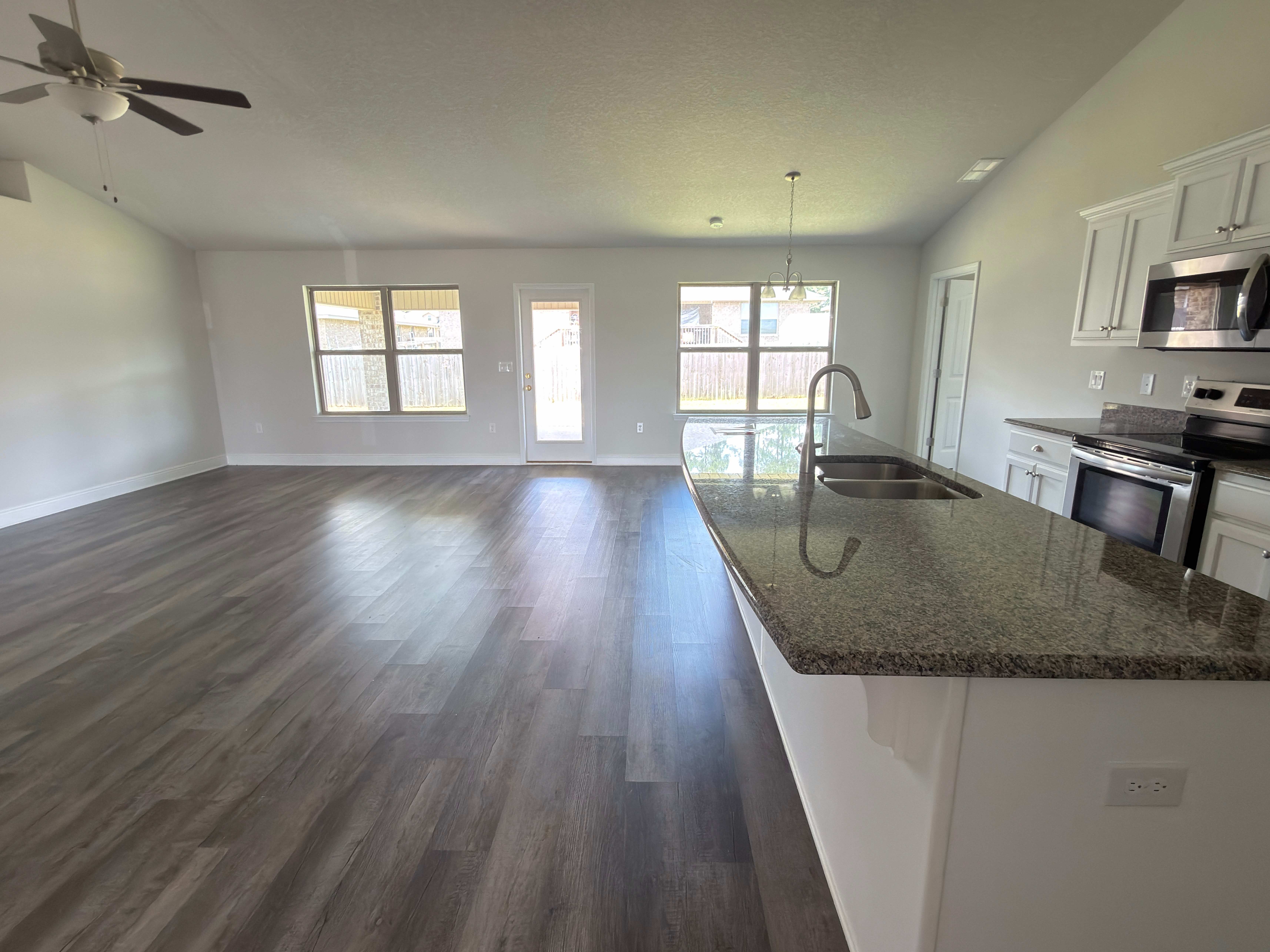 2112 Queen St photo