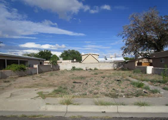 Photograph of 452 60th St NW, Albuquerque, NM 87105