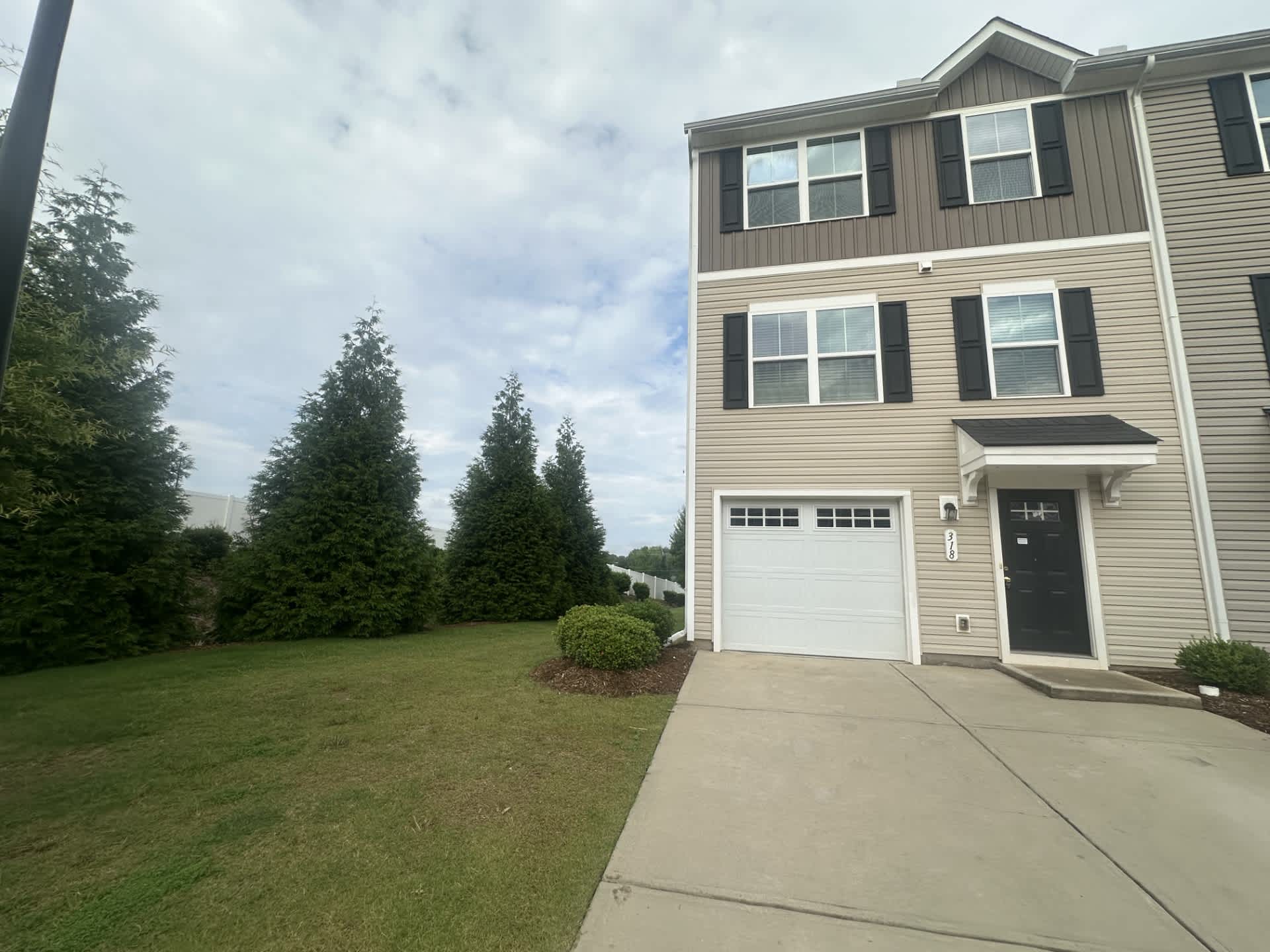 Single Family Home 3BR 2.1BA - 318 Parkridge Way, Simpsonville, SC