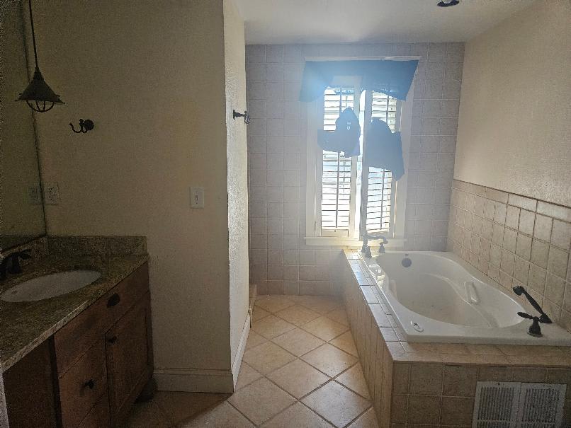 107 N Baker St photo